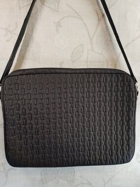belkin Black Quilted Laptop Shoulder Bag